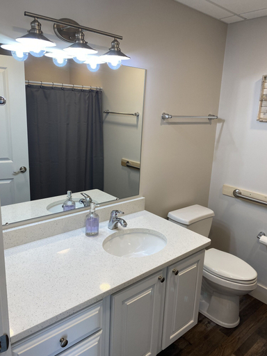 Bathroom, West Harbor Marina, Ottawa