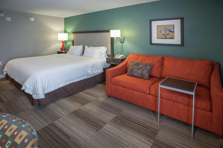 Bedroom 4, Hampton Inn New Orleans-St. Charles Ave./Garden Di, Orleans