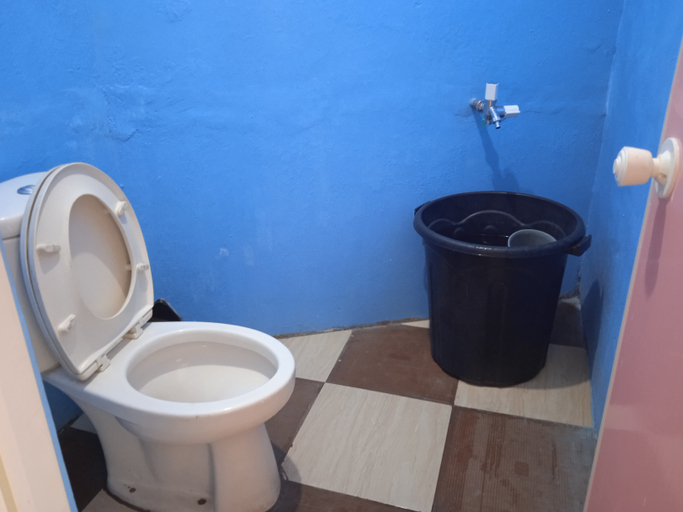Bathroom 5, New Olivia Homestay, Banyuwangi
