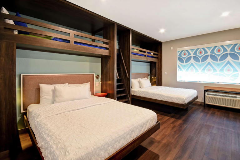 Bedroom 4, Tru by Hilton Pigeon Forge, Sevier