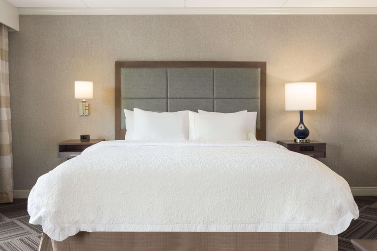 Bedroom 3, Hampton Inn & Suites Manchester-Bedford, Hillsborough