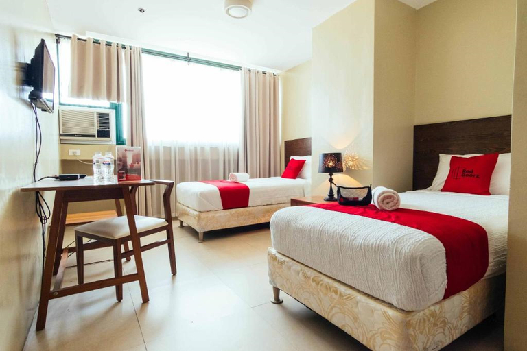 Bedroom 4, RedDoorz near Osmena Highway, Makati City