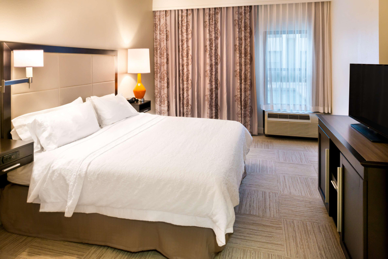 Bedroom 3, Hampton Inn & Suites Orlando/East UCF Area, Orange