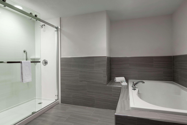 Bathroom 4, Hampton Inn Oklahoma City-I-40 E. (Tinker Air Forc, Oklahoma