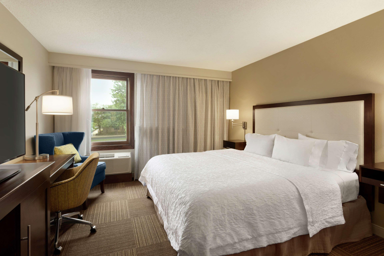 Bedroom 3, Hampton Inn & Suites Springdale, Washington