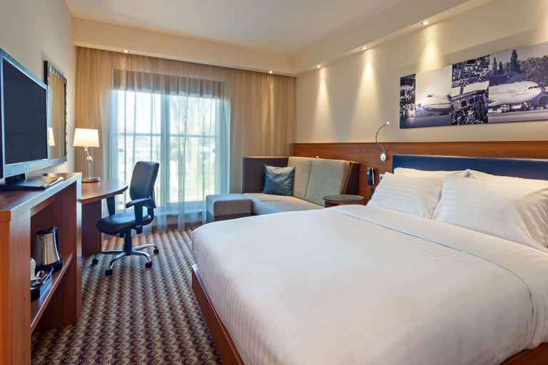 Bedroom 3, Hampton by Hilton Warsaw Airport, Warsaw