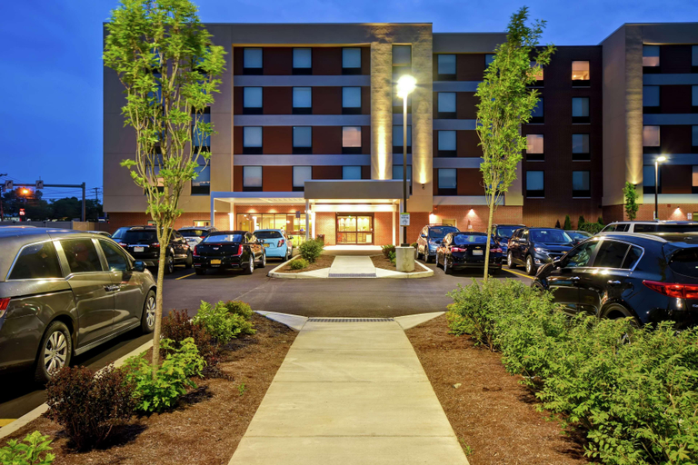 Exterior & Views