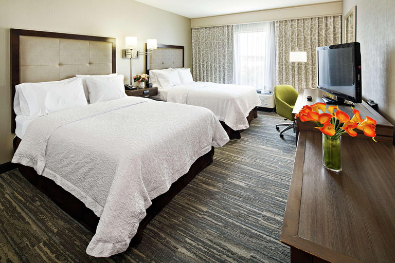 Bedroom 3, Hampton Inn and Suites Palm Desert, Riverside