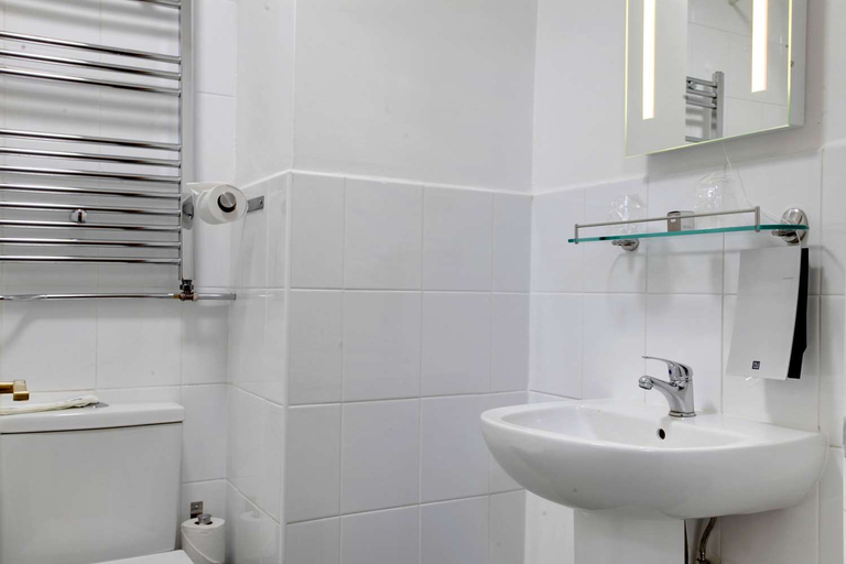 Bathroom, Ashley Court Hotel, Hampshire