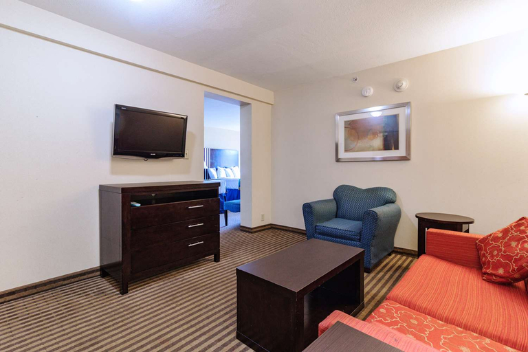 Bedroom 3, Rodeway Inn, Porter