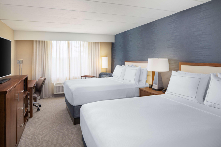 Bedroom 3, Doubletree by Hilton Ann Arbor North, Washtenaw