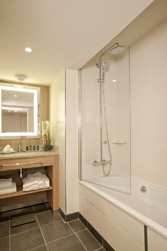 Bathroom 5, City Residence Paris CDG Airport, Val-d'Oise