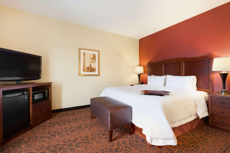Bedroom 3, Hampton Inn & Suites Williston, Williams