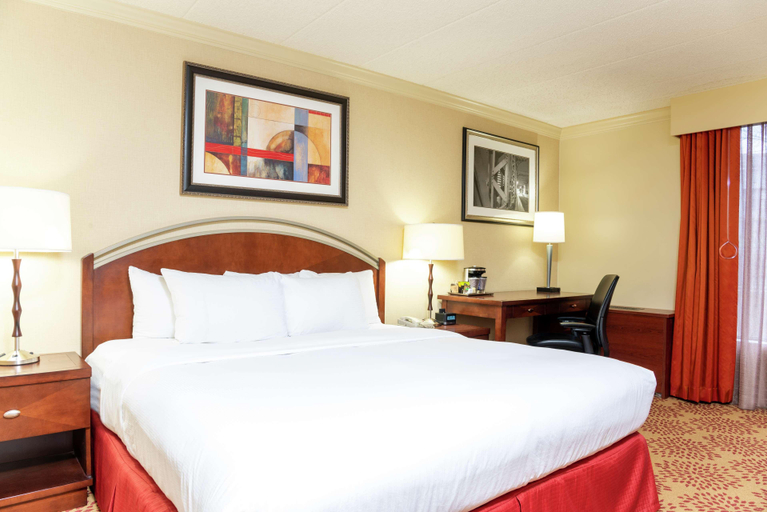 Bedroom 3, Doubletree By Hilton Hotel Grand Rapids Airport, Kent