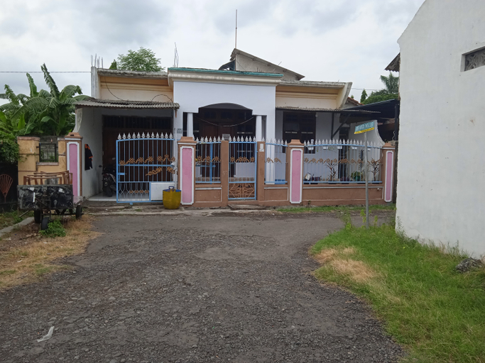 Exterior & Views 2, New Olivia Homestay, Banyuwangi
