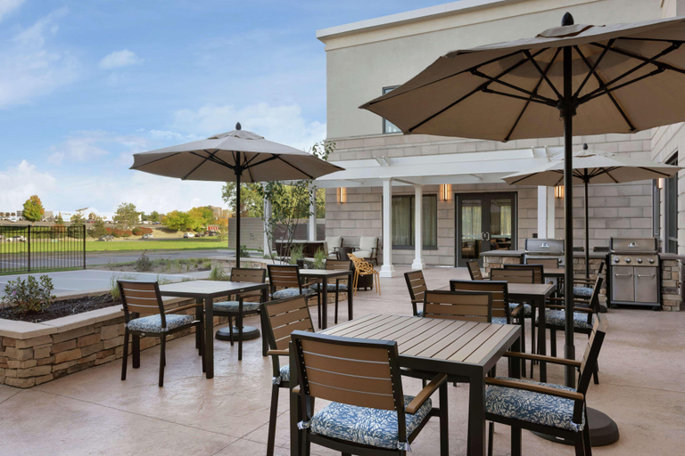 Food & Drinks 2, Tru By Hilton Albany Crossgates Mall, Albany