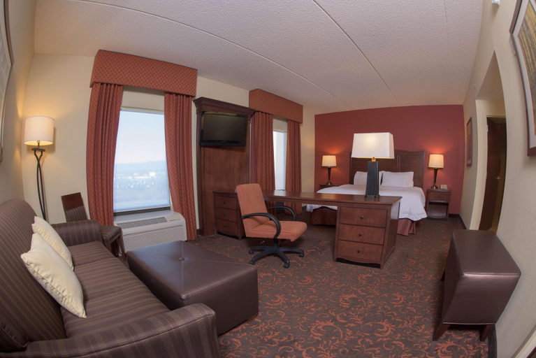 Bedroom 3, Hampton Inn & Suites Woodstock, VA, Shenandoah