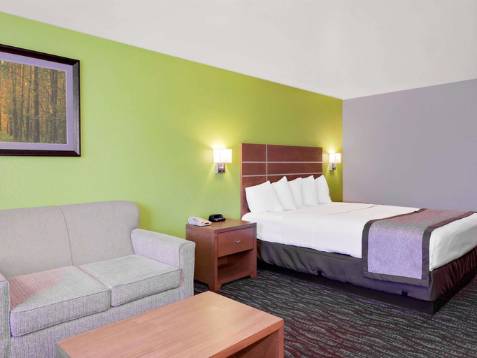 Bedroom 3, Days Inn & Suites by Wyndham Arcata, Humboldt