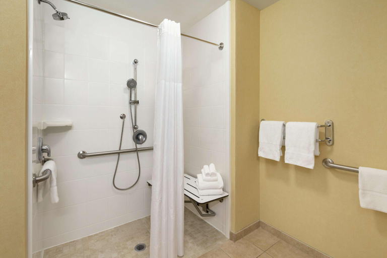 Bathroom 4, Hampton Inn & Suites Thousand Oaks, CA, Ventura