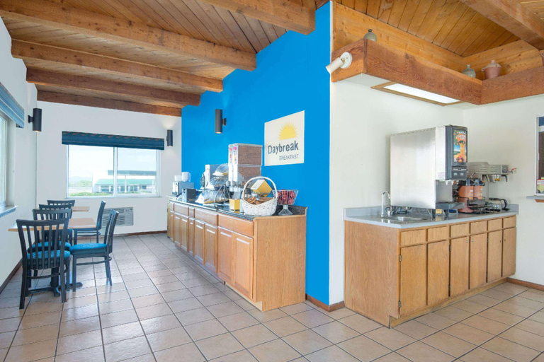 Food & Drinks, Days Inn by Wyndham Taos, Taos