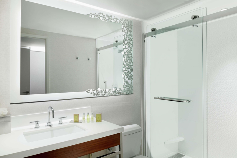 Bathroom 5, DoubleTree Suites by Hilton Hotel Phoenix, Maricopa