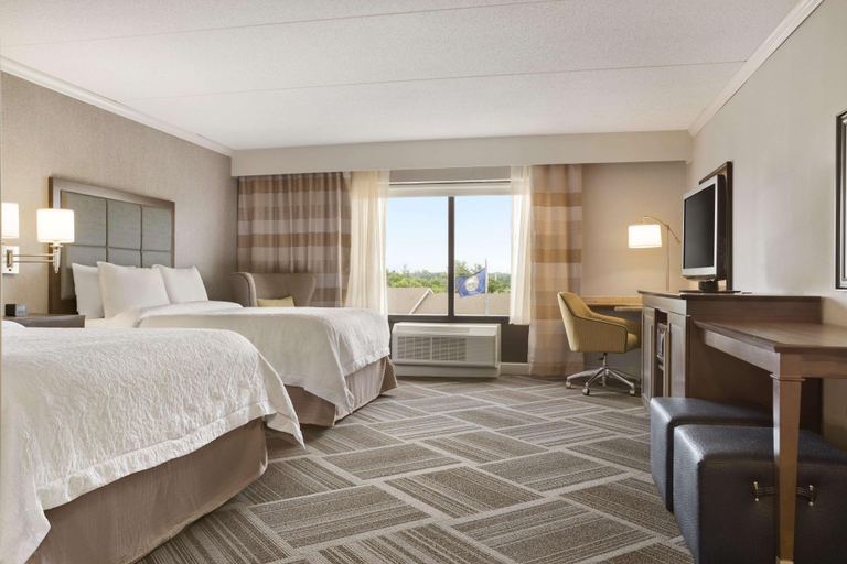 Bedroom 3, Hampton Inn & Suites Manchester-Bedford, Hillsborough