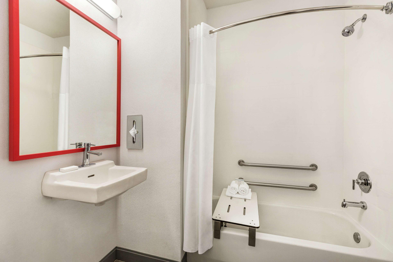 Bathroom 4, Hampton Inn Kansas City/Blue Spring, Kansas City