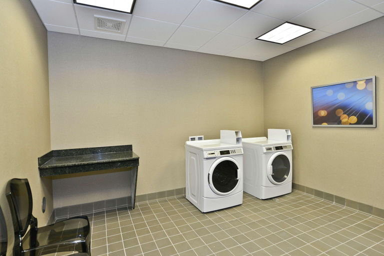Bathroom 4, Hampton Inn & Suites Greensboro/Coliseum Area, Guilford