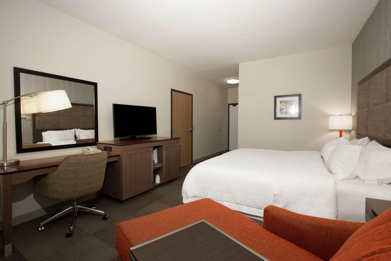 Bedroom 3, Hampton Inn Collinsville, Madison