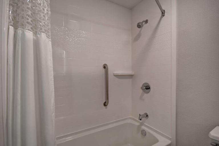 Bathroom 4, Hampton Inn Potomac Mills/Woodbridge, Prince William
