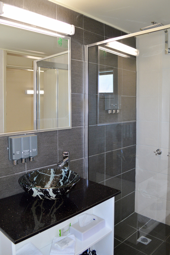 Bathroom 4, Zebra Motel, Coffs Harbour - Pt A