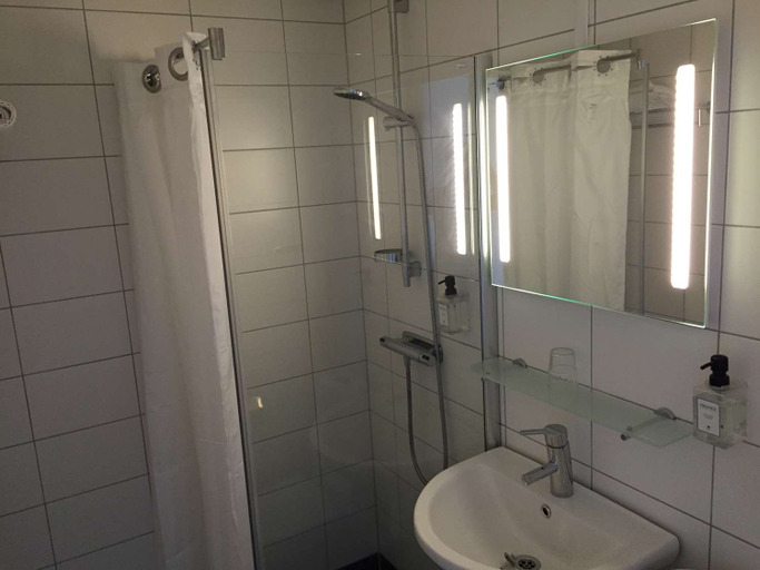 Bathroom 4, VICI Hotels Linköping, Linköping