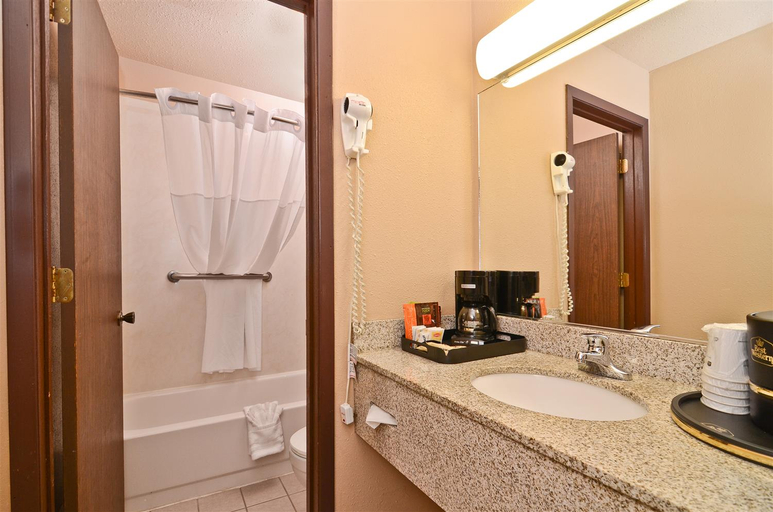 Bathroom 4, Best Western Bidarka Inn, Kenai Peninsula