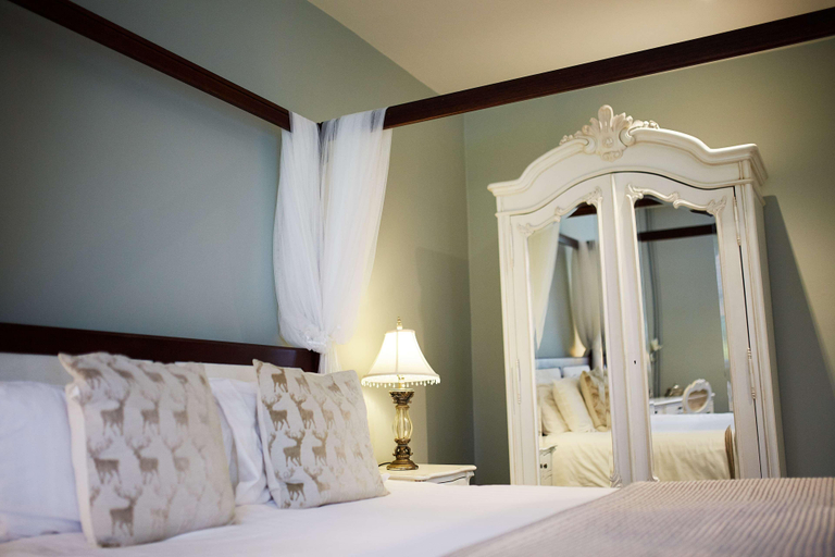 Bedroom 3, Seckford Hall Hotel & Restaurant, Suffolk