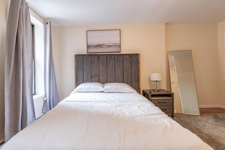 Bedroom 3, Gorgeous Studio Monthly Apartment, New York