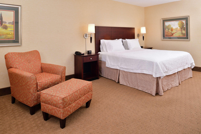 Bedroom 3, Hampton Inn Staunton, Augusta