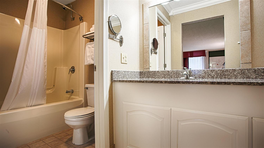 Bathroom 4, Quality Inn, Knox