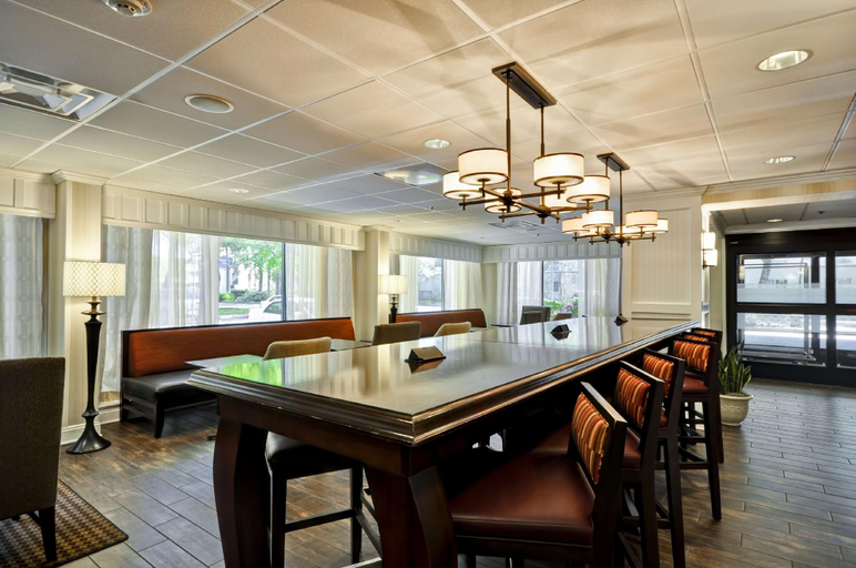Food & Drinks 5, Hampton Inn Charleston/Mt. Pleasant-Patriots Point, Charleston