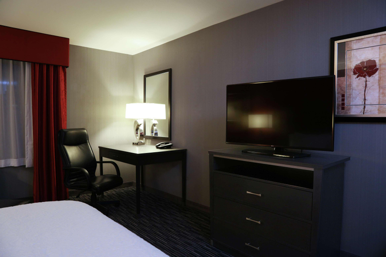 Bedroom 3, Hampton Inn & Suites Temecula, Riverside