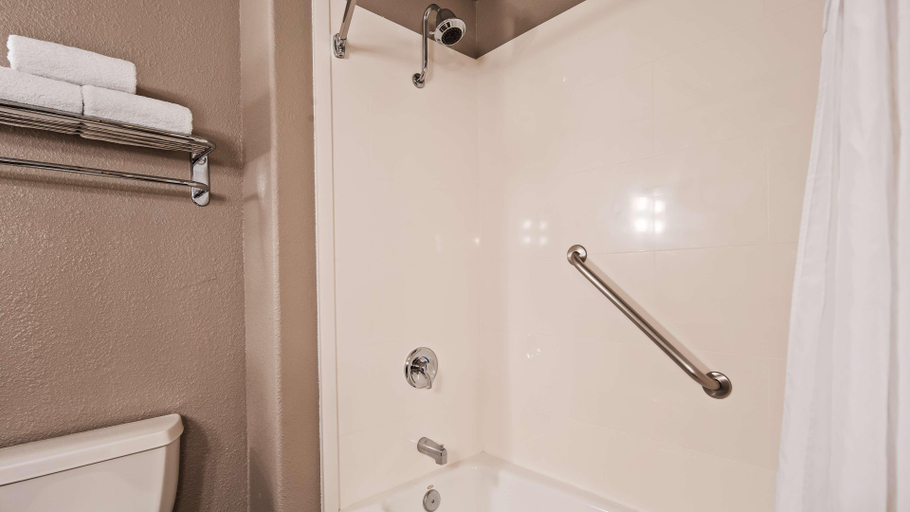 Bathroom 5, Best Western Cedar Inn & Suites, Calaveras