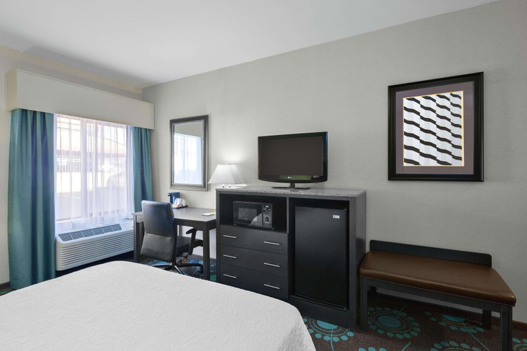 Bedroom 4, Spark by Hilton Bakersfield Central, Kern