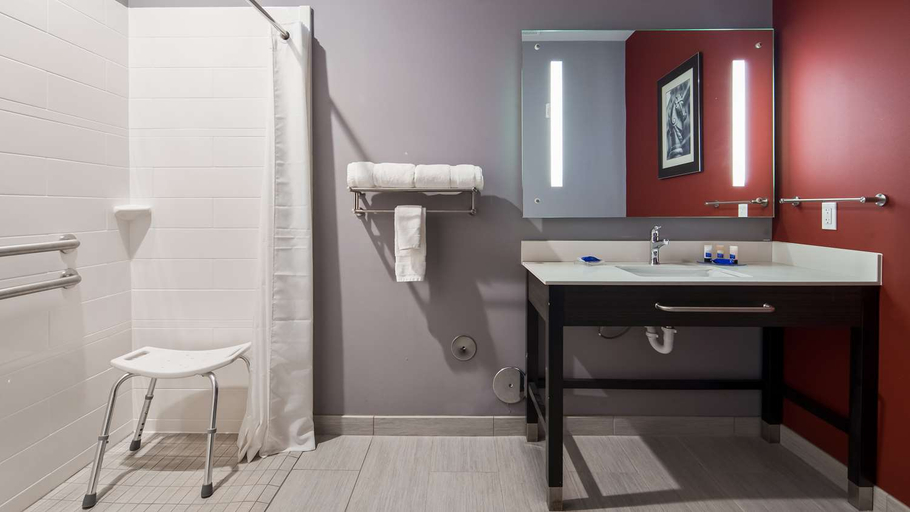 Bathroom, Best Western Plus Airport Inn, Caddo
