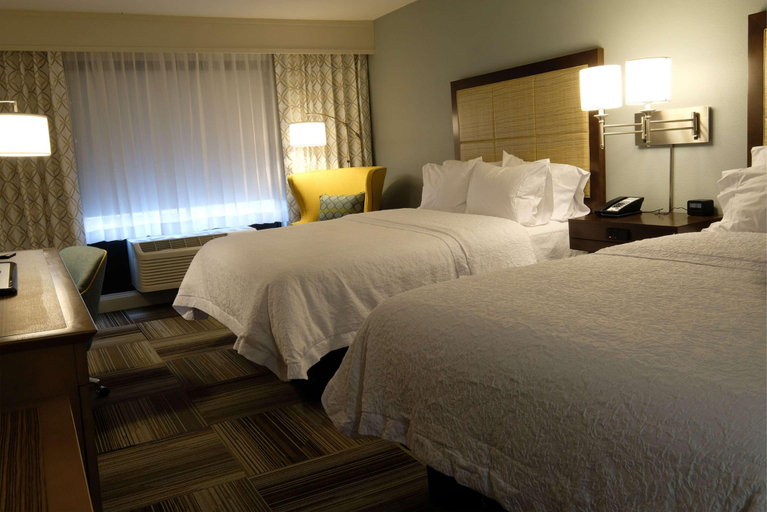 Bedroom 3, Hampton Inn Searcy, White