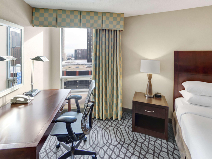 Bedroom 2, Doubletree By Hilton St Paul Downtown, Ramsey