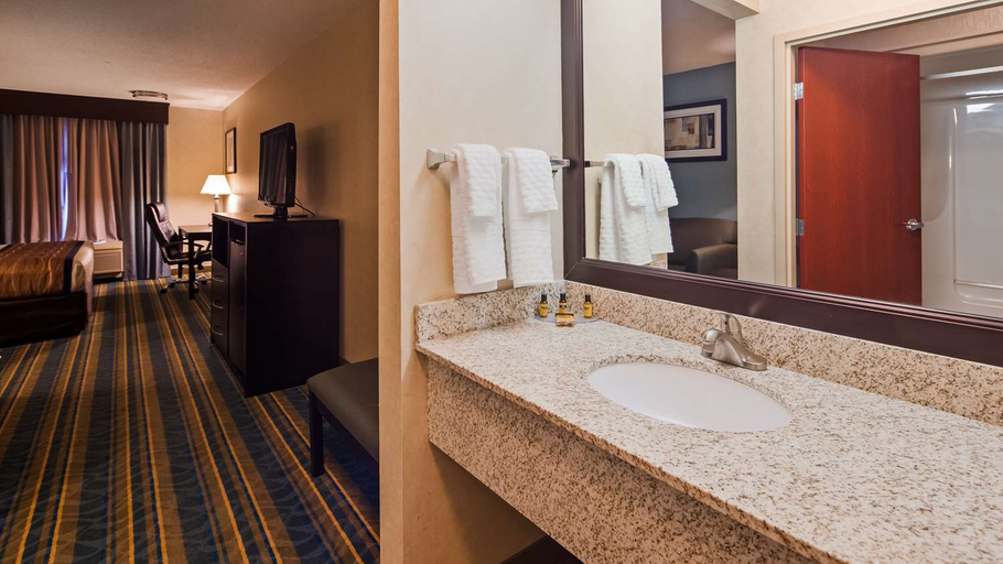 Bathroom 4, Best Western Plus Berkshire Hills Inn & Suites, Berkshire