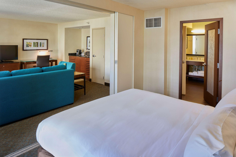 Bedroom 4, Doubletree By Hilton Alana - Waikiki Beach, Honolulu