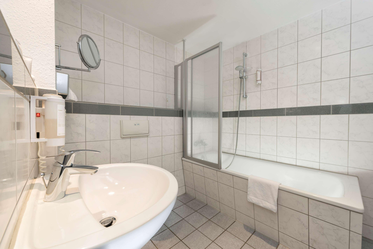 Bathroom 4, Best Western Hotel Dortmund Airport, Dortmund