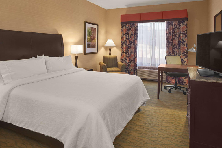 Bedroom 3, Hilton Garden Inn Akron, Summit