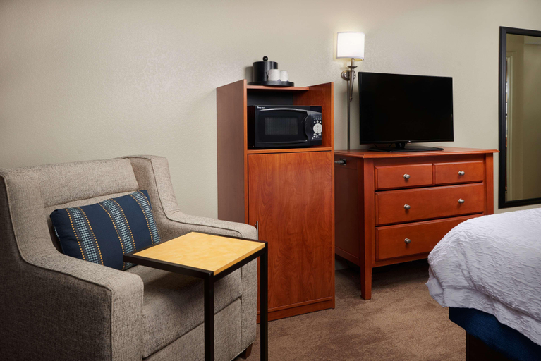 Bedroom 3, Hampton Inn Ann Arbor-South, Washtenaw