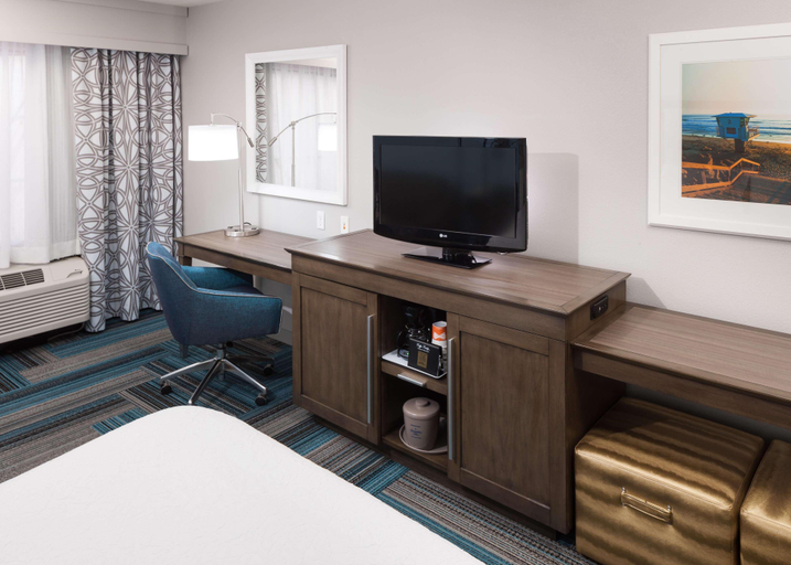 Bedroom 3, Hampton Inn San Diego-Downtown, San Diego